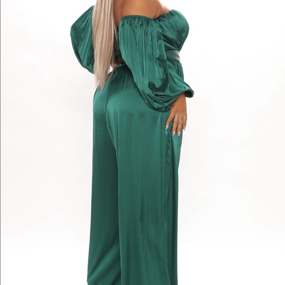 GORGEOUS SATIN JUMPSUIT 💚🤩 - Picture 2 of 8